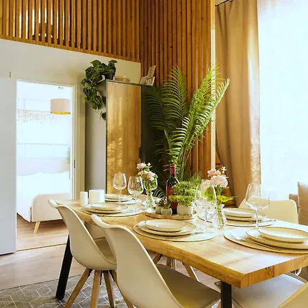 Appartement Cofy - Old Town, Quiet Area, Air-conditioning, Free Parking, 24-7 Express Check-in-out, Close To Parks, Everything Need For Living Pärnu