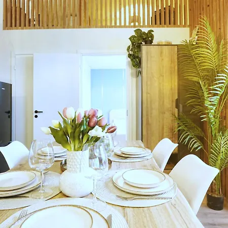 Cofy - Old Town, Quiet Area, Air-conditioning, Free Parking, 24-7 Express Check-in-out, Close To Parks, Everything Need For Living Appartement