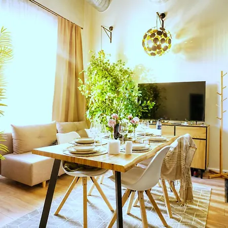 Cofy - Old Town, Quiet Area, Air-conditioning, Free Parking, 24-7 Express Check-in-out, Close To Parks, Everything Need For Living * Pärnu