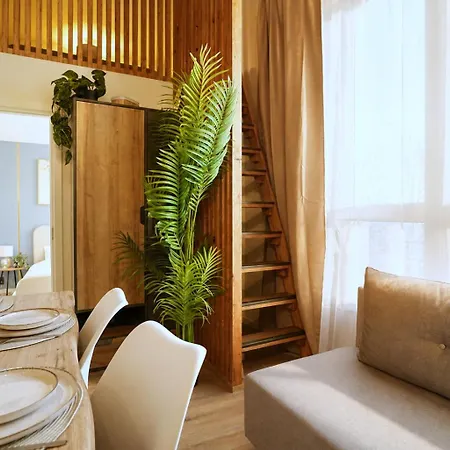 Cofy - Old Town, Quiet Area, Air-conditioning, Free Parking, 24-7 Express Check-in-out, Close To Parks, Everything Need For Living 아파트