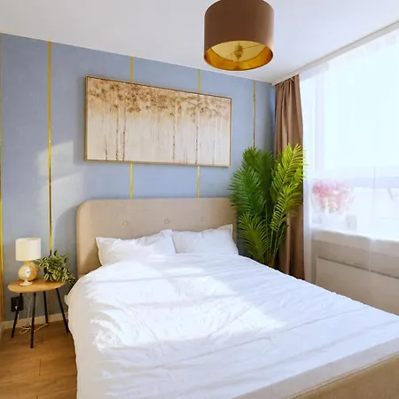 Cofy - Old Town, Quiet Area, Air-conditioning, Free Parking, 24-7 Express Check-in-out, Close To Parks, Everything Need For Living *