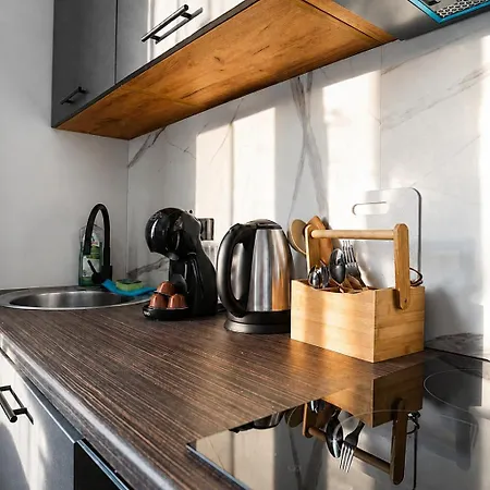 아파트 Cofy - Old Town, Quiet Area, Air-conditioning, Free Parking, 24-7 Check-in-out, Six Similar In Listing, One Optimal Up To 6 Person, Economy Max 8 Person 페르누