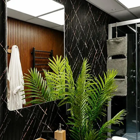 아파트 Cofy - Old Town, Quiet Area, Air-conditioning, Free Parking, 24-7 Check-in-out, Six Similar In Listing, One Optimal Up To 6 Person, Economy Max 8 Person