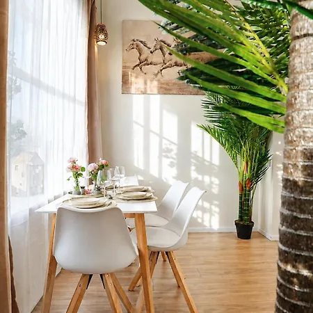 Cofy - Old Town, Quiet Area, Air-conditioning, Free Parking, 24-7 Check-in-out, Six Similar In Listing, One Optimal Up To 6 Person, Economy Max 8 Person *