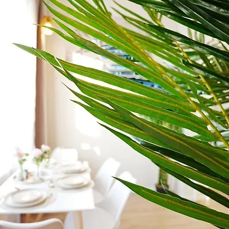 아파트 Cofy - Old Town, Quiet Area, Air-conditioning, Free Parking, 24-7 Check-in-out, Six Similar In Listing, One Optimal Up To 6 Person, Economy Max 8 Person