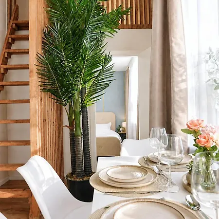 Cofy - Old Town, Quiet Area, Air-conditioning, Free Parking, 24-7 Check-in-out, Six Similar In Listing, One Optimal Up To 6 Person, Economy Max 8 Person