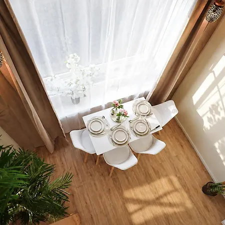 Cofy - Old Town, Quiet Area, Air-conditioning, Free Parking, 24-7 Check-in-out, Six Similar In Listing, One Optimal Up To 6 Person, Economy Max 8 Person 아파트 *