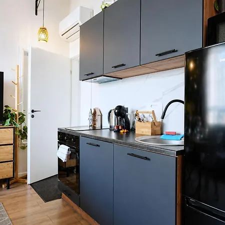Cofy - Old Town, Quiet Area, Air-conditioning, Free Parking, 24-7 Check-in-out, Six Similar In Listing, One Optimal Up To 6 Person, Economy Max 8 Person *