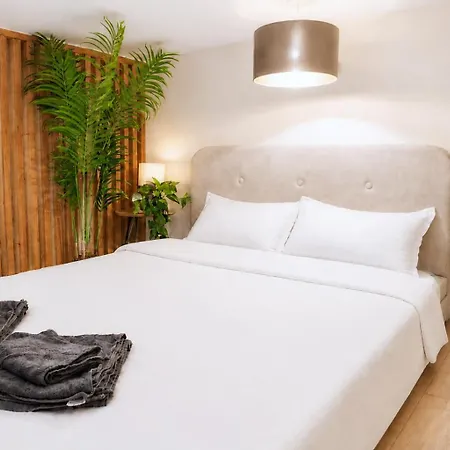 Cofy - Old Town, Quiet Area, Air-conditioning, Free Parking, 24-7 Check-in-out, Six Similar In Listing, One Optimal Up To 6 Person, Economy Max 8 Person * 페르누