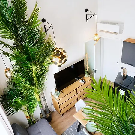 Cofy - Old Town, Quiet Area, Air-conditioning, Free Parking, 24-7 Check-in-out, Six Similar In Listing, One Optimal Up To 6 Person, Economy Max 8 Person *